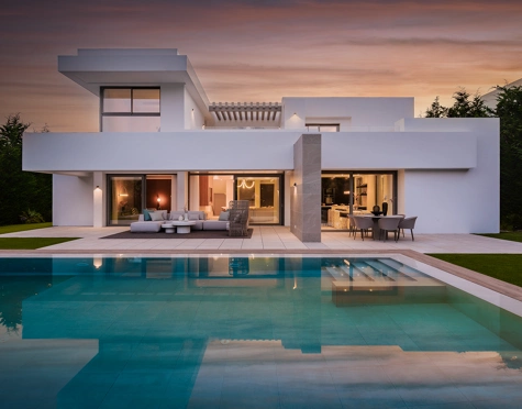 Villa en venta en El Paraiso, Estepona East