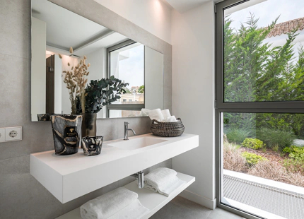 ELEGANTE VILLA CONTEMPORÁNEA CON 5 DORMITORIOS EN SUITE EN EL PARAÍSO, NEW GOLDEN MILE