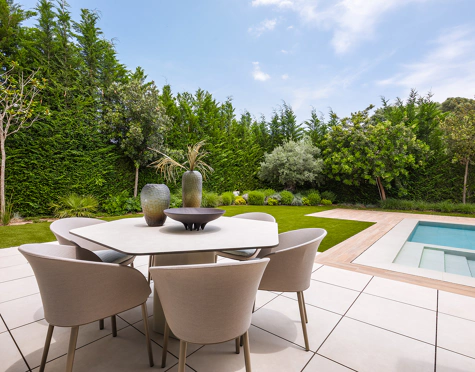 Villa for sale in El Paraiso, Estepona East