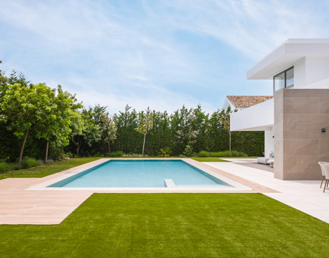 Villa for sale in El Paraiso, Estepona East