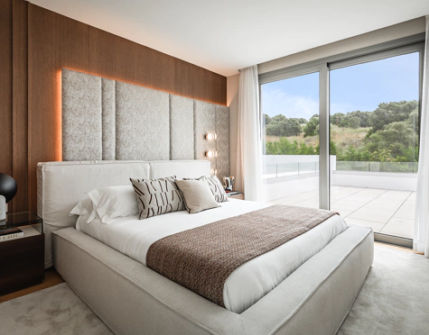 Villa for sale in El Paraiso, Estepona East