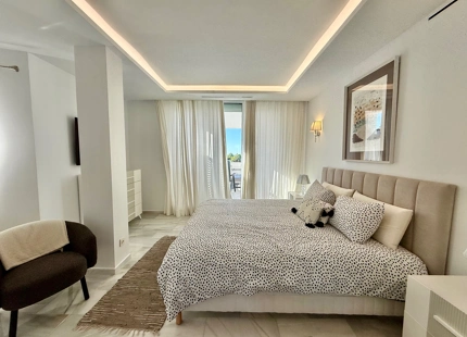 lujoso ático en Puerto Banus