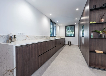 APARTAMENTO EN PLANTA BAJA CON AMPLIA TERRAZA Y JARDÍN EN GUADALMINA BAJA