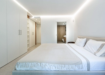 APARTAMENTO EN PLANTA BAJA CON AMPLIA TERRAZA Y JARDÍN EN GUADALMINA BAJA
