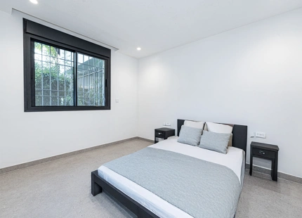 APARTAMENTO EN PLANTA BAJA CON AMPLIA TERRAZA Y JARDÍN EN GUADALMINA BAJA