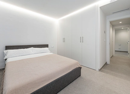 APARTAMENTO EN PLANTA BAJA CON AMPLIA TERRAZA Y JARDÍN EN GUADALMINA BAJA