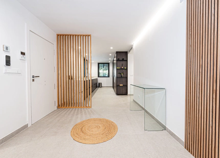 APARTAMENTO EN PLANTA BAJA CON AMPLIA TERRAZA Y JARDÍN EN GUADALMINA BAJA