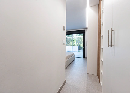 APARTAMENTO EN PLANTA BAJA CON AMPLIA TERRAZA Y JARDÍN EN GUADALMINA BAJA
