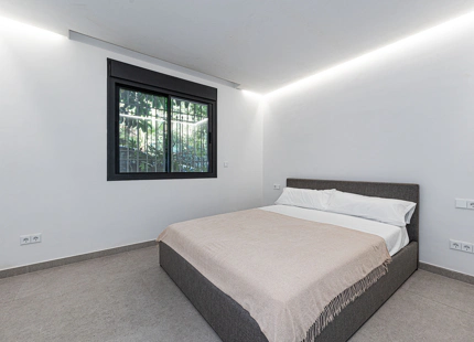 APARTAMENTO EN PLANTA BAJA CON AMPLIA TERRAZA Y JARDÍN EN GUADALMINA BAJA