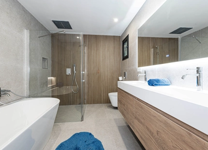 APARTAMENTO EN PLANTA BAJA CON AMPLIA TERRAZA Y JARDÍN EN GUADALMINA BAJA