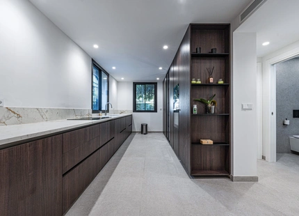 APARTAMENTO EN PLANTA BAJA CON AMPLIA TERRAZA Y JARDÍN EN GUADALMINA BAJA