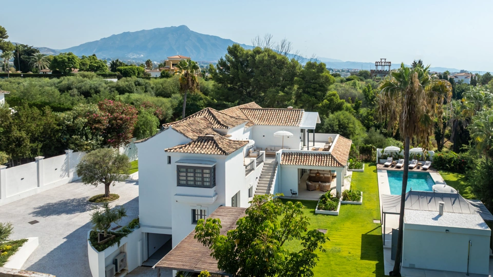 Villa for sale in Atalaya Golf, Estepona East