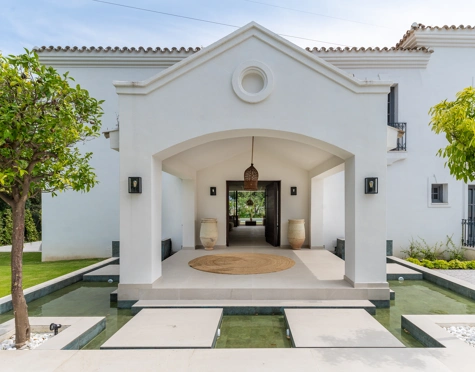 Villa for sale in Atalaya Golf, Estepona East
