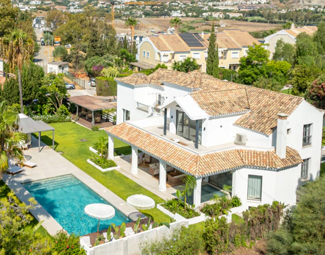 Villa for sale in Atalaya Golf, Estepona East