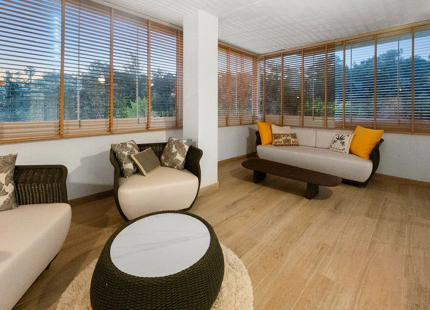 ELEGANTE RESIDENCIA EN PLANTA BAJA A POCOS PASOS DE LA PLAYA EN LA MILLA DE ORO DE MARBELLA