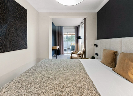 ELEGANTE RESIDENCIA EN PLANTA BAJA A POCOS PASOS DE LA PLAYA EN LA MILLA DE ORO DE MARBELLA