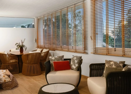 ELEGANTE RESIDENCIA EN PLANTA BAJA A POCOS PASOS DE LA PLAYA EN LA MILLA DE ORO DE MARBELLA