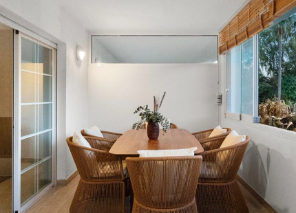ELEGANTE RESIDENCIA EN PLANTA BAJA A POCOS PASOS DE LA PLAYA EN LA MILLA DE ORO DE MARBELLA