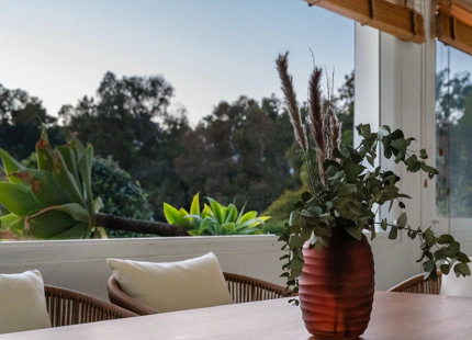ELEGANTE RESIDENCIA EN PLANTA BAJA A POCOS PASOS DE LA PLAYA EN LA MILLA DE ORO DE MARBELLA