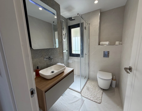 Renovated 3 bedroom apartment with stunning views