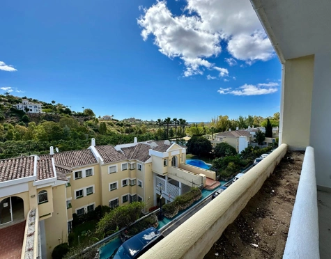 Renovated 3 bedroom apartment with stunning views