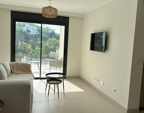 Renovated 3 bedroom apartment with stunning views