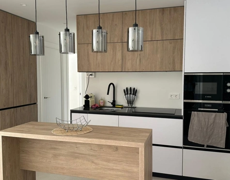 Renovated 3 bedroom apartment with stunning views