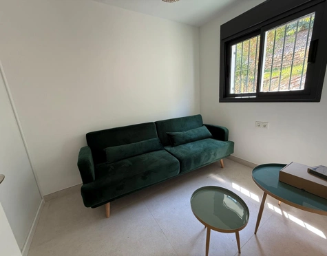 Renovated 3 bedroom apartment with stunning views