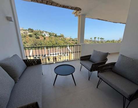 Renovated 3 bedroom apartment with stunning views