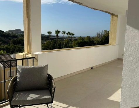 Renovated 3 bedroom apartment with stunning views