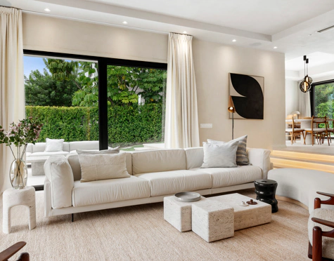 Villa for sale in La Alqueria, Benahavis