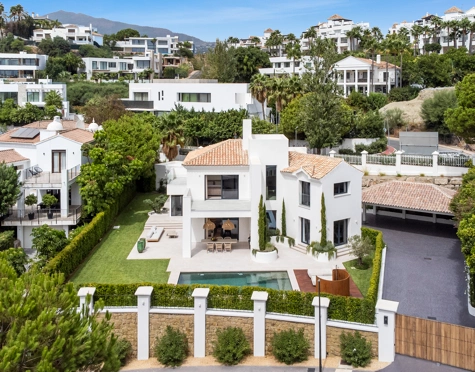 Villa for sale in La Alqueria, Benahavis