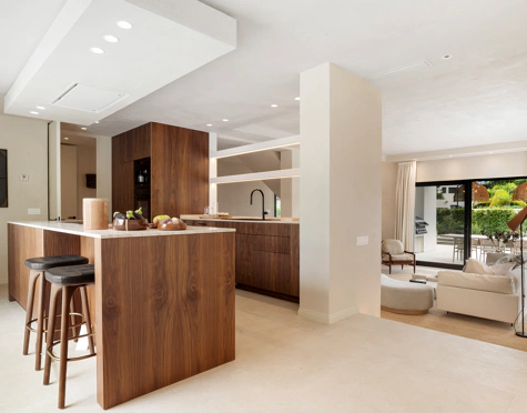 Villa for sale in La Alqueria, Benahavis