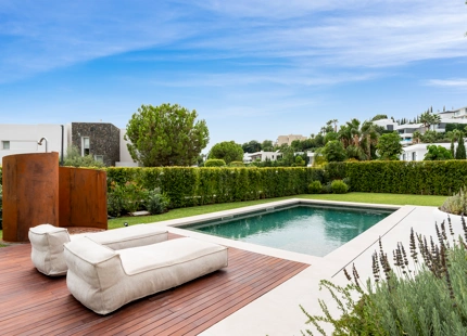 VILLA ELEGANTEMENTE RENOVADA EN VENTA EN LA ALQUERÍA, BENAHAVÍS