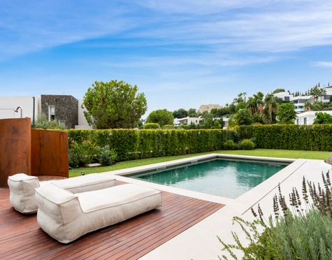 Villa for sale in La Alqueria, Benahavis