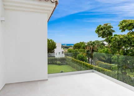 VILLA ELEGANTEMENTE RENOVADA EN VENTA EN LA ALQUERÍA, BENAHAVÍS