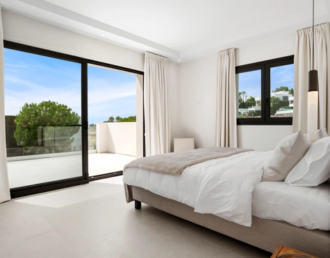 Villa for sale in La Alqueria, Benahavis