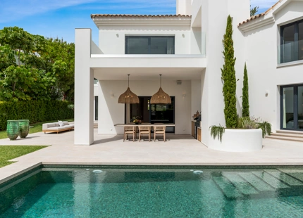 VILLA ELEGANTEMENTE RENOVADA EN VENTA EN LA ALQUERÍA, BENAHAVÍS