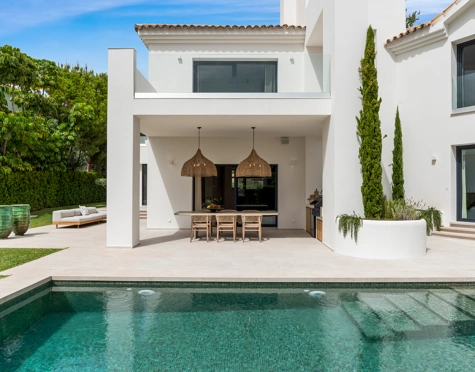 Villa for sale in La Alqueria, Benahavis