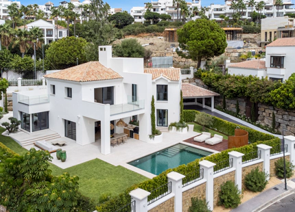 VILLA ELEGANTEMENTE RENOVADA EN VENTA EN LA ALQUERÍA, BENAHAVÍS