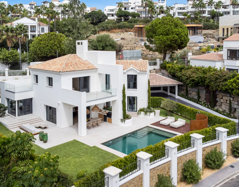 Villa en venta en La Alqueria, Benahavis