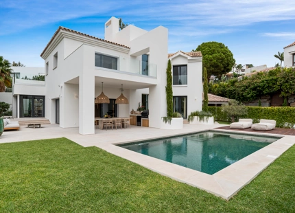 VILLA ELEGANTEMENTE RENOVADA EN VENTA EN LA ALQUERÍA, BENAHAVÍS