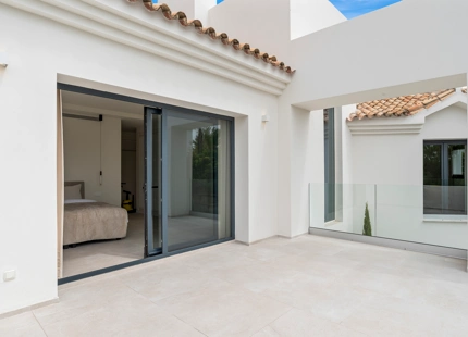 VILLA ELEGANTEMENTE RENOVADA EN VENTA EN LA ALQUERÍA, BENAHAVÍS