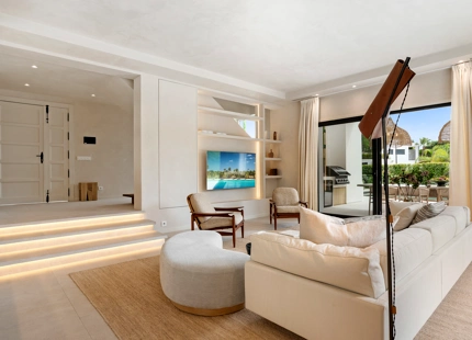 VILLA ELEGANTEMENTE RENOVADA EN VENTA EN LA ALQUERÍA, BENAHAVÍS