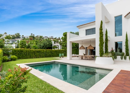 VILLA ELEGANTEMENTE RENOVADA EN VENTA EN LA ALQUERÍA, BENAHAVÍS