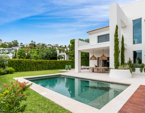 Villa for sale in La Alqueria, Benahavis