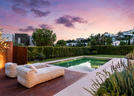 VILLA ELEGANTEMENTE RENOVADA EN VENTA EN LA ALQUERÍA, BENAHAVÍS