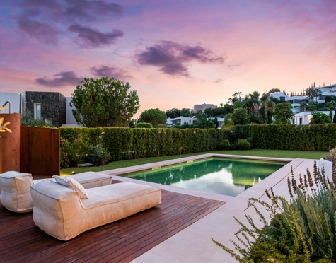 Villa for sale in La Alqueria, Benahavis