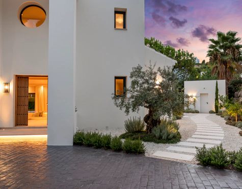 Villa for sale in La Alqueria, Benahavis