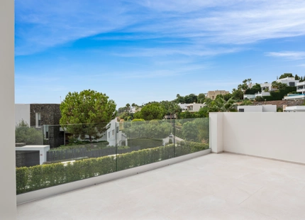 VILLA ELEGANTEMENTE RENOVADA EN VENTA EN LA ALQUERÍA, BENAHAVÍS